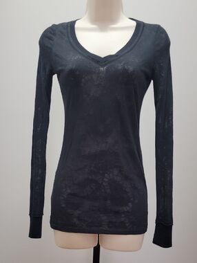 Sheer Patterened Black V-Neck Long Sleeve Top